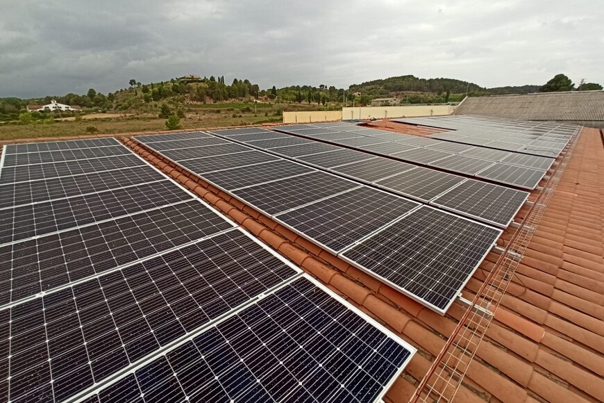 Plaques fotovoltaiques a la planta de Sant Sadurní
