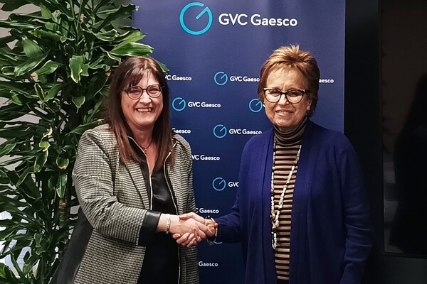 Antonieta Gual, presidenta de l'ASC, i M. Àngels Vallvé, presidenta executiva del Grup GVC Gaesco